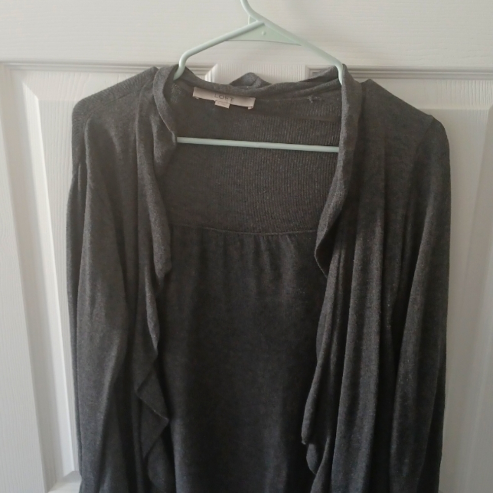 Grey sweater with open front and scallop edging in front. Brand is Loft.